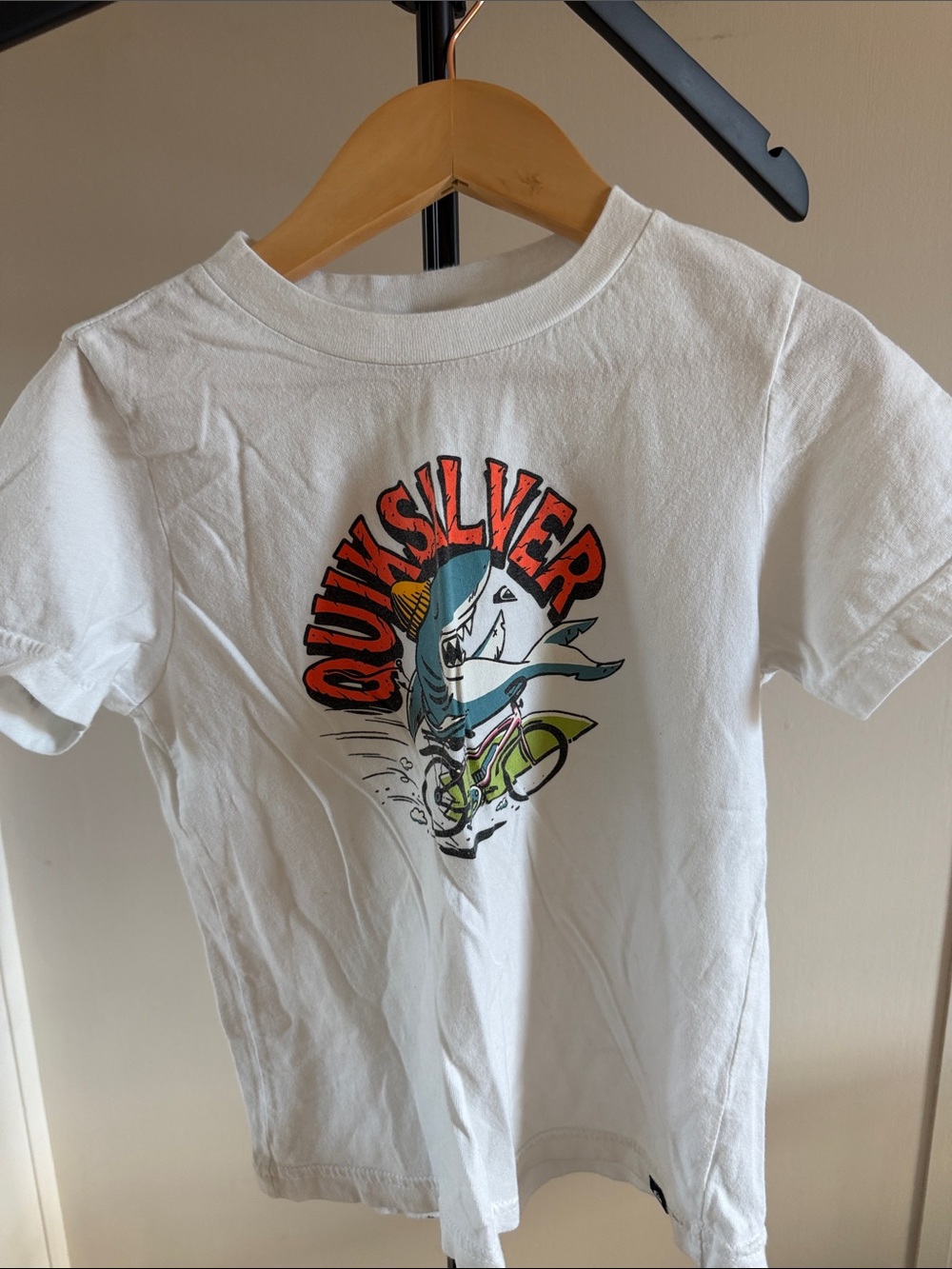 Quiksilver Boys White Shark Graphic T-Shirt Size M (6)